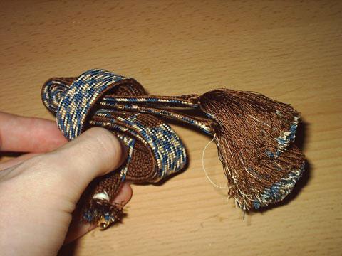 Tying flat haori himo